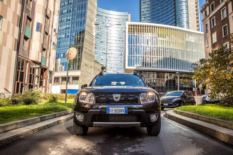 Dacia Duster Black Shadow 2016 года  (фото 9 из 28)
